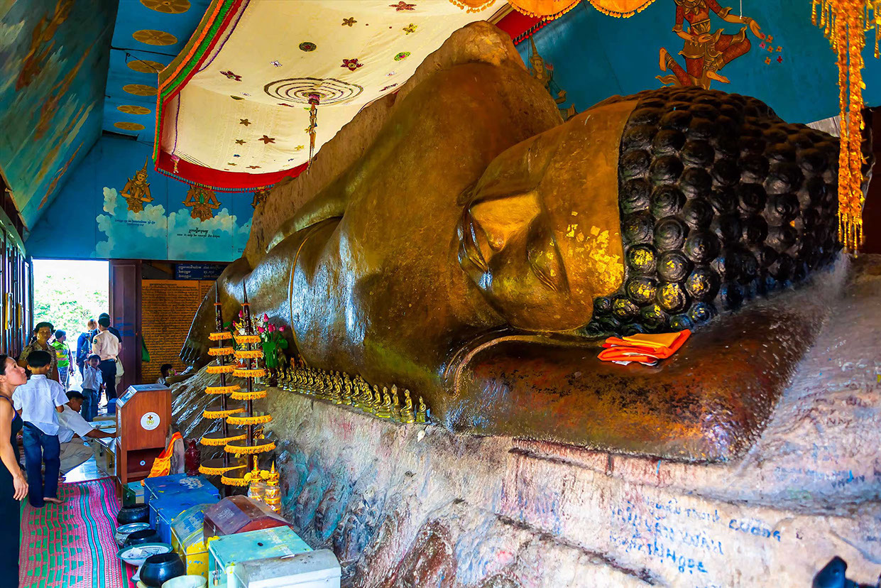 Reclining Buddha in Siem Reap - Preah Ang Thom